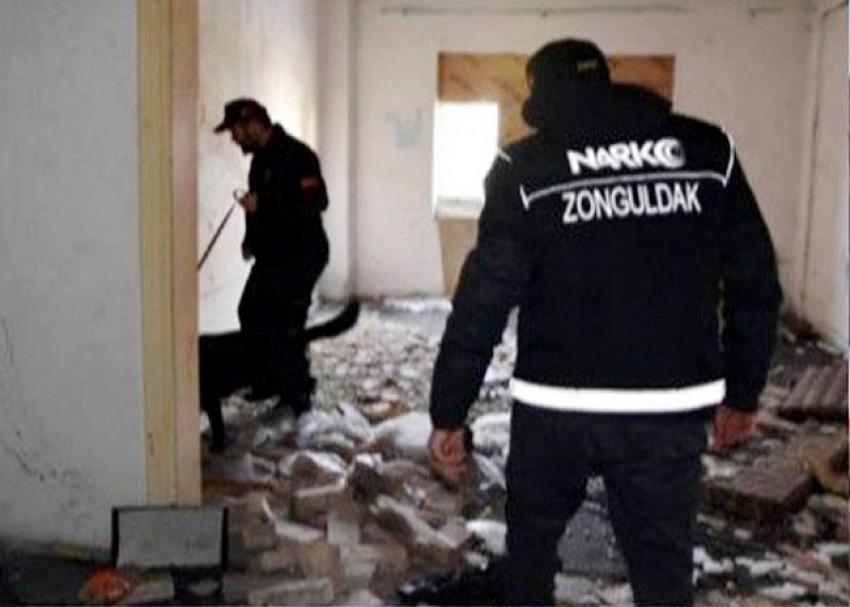 Narkotik Polisi okul çevrelerini didik didik arıyor...