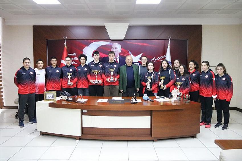 “12 branşta 900 sporcu ile büyük bir kulübüz”