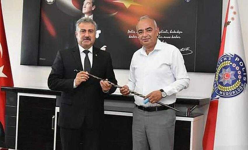 Bozkurt Emniyet Müdürü Aktaş'a baston sundu.