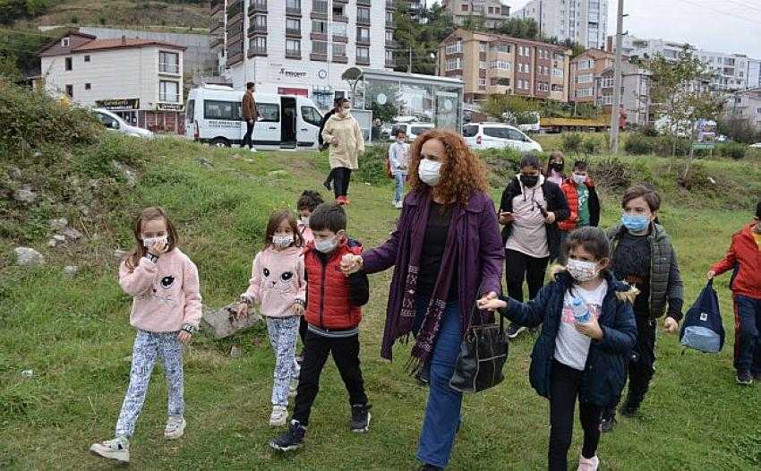 Arkeologlar kazı yaptı, anfora parçaları buldu