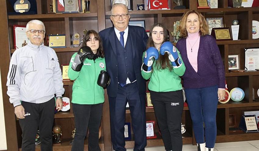 Posbıyık'tan boksörlere altın hediye..