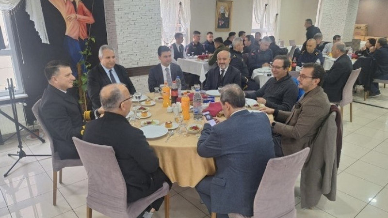 Kaymakam Yapıcı Gazeteciler gününde gazetecilerle bir araya geldi