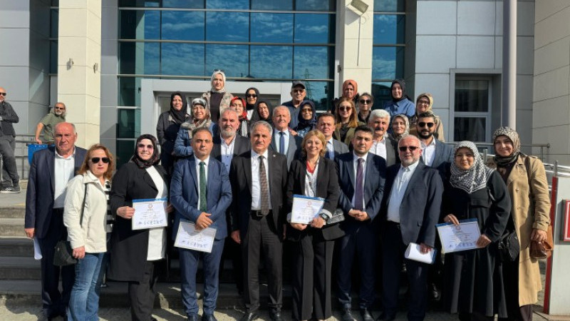 AK Parti’nin kazananları mazbatalarını aldı