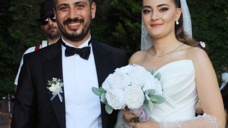 Altan Akçakese’nin yeğeni İpek Akçakese evlendi.