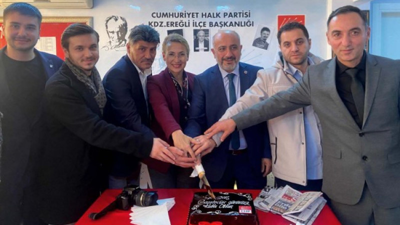 Kdz. Ereğli CHP'den, Gazetecilere Pastalı Kutlama ve Eylem Çağrısı....
