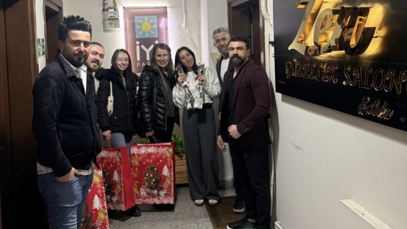 Malçok ve Ekibimden anlamlı güne özel Karanfil