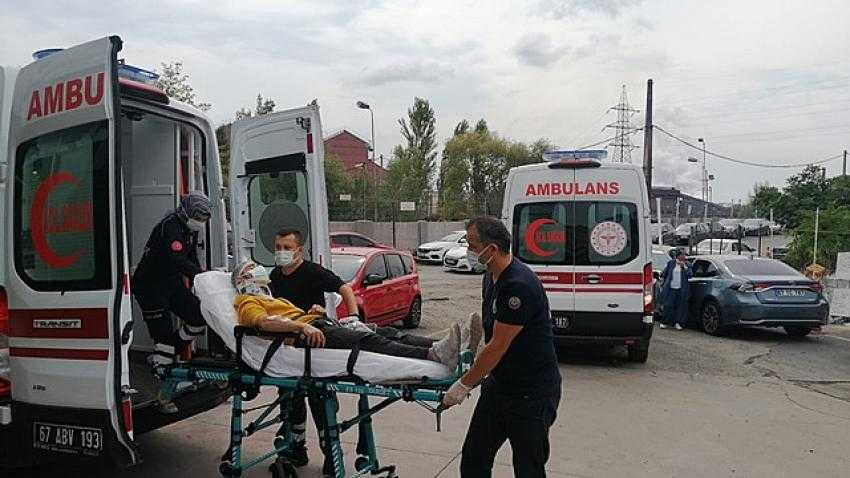 Alaplı'da iki otomobil çarpıştı..