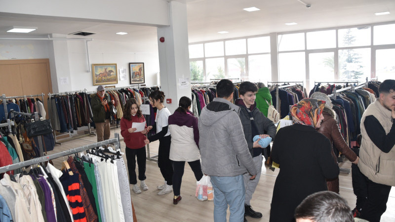 Kdz.Ereğli belediyesi  depremzedeler için örnek mağaza kurdu..